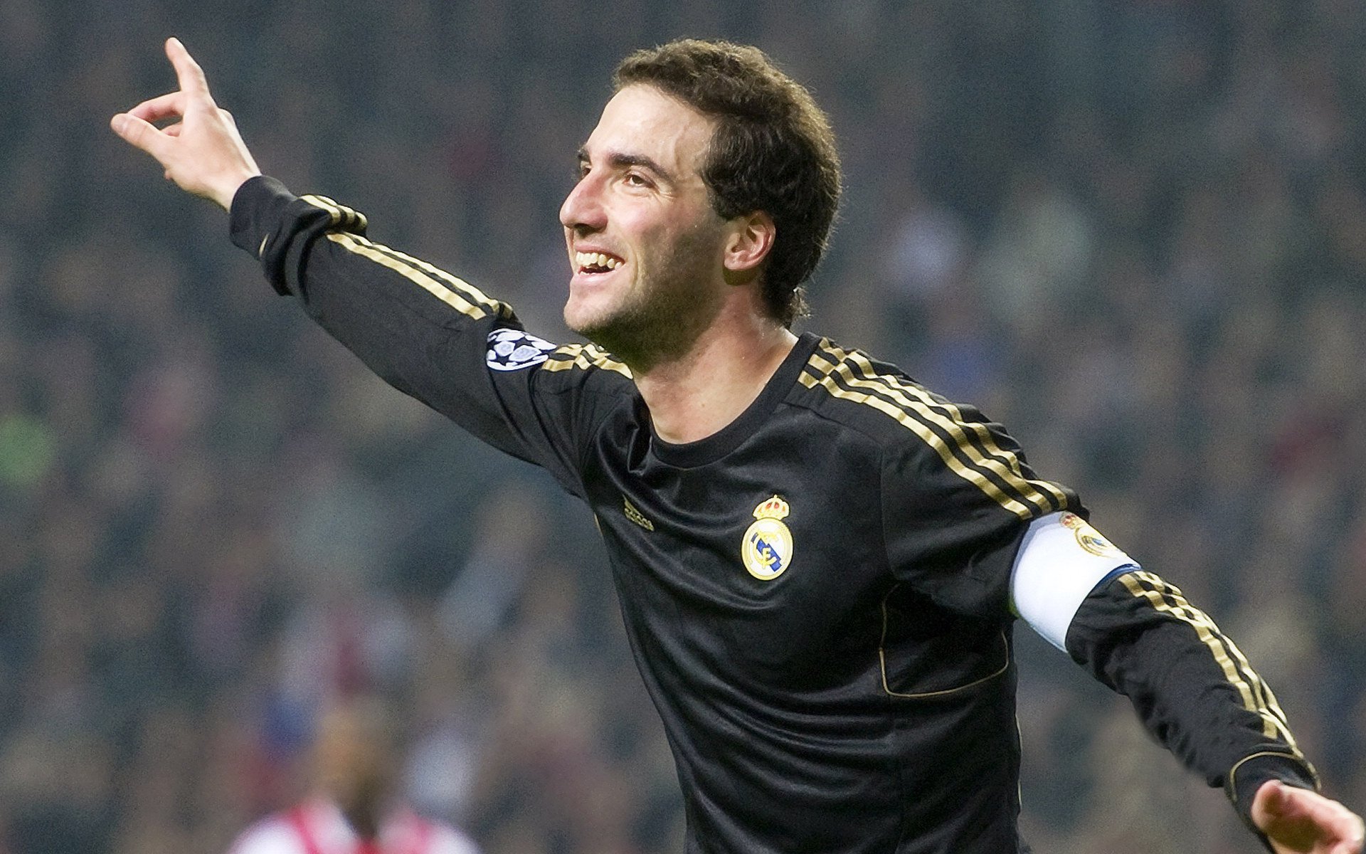 九游体育官方入口-意甲焦点战之夜，穆勒进攻端无人可挡，独造三球主宰米兰德比