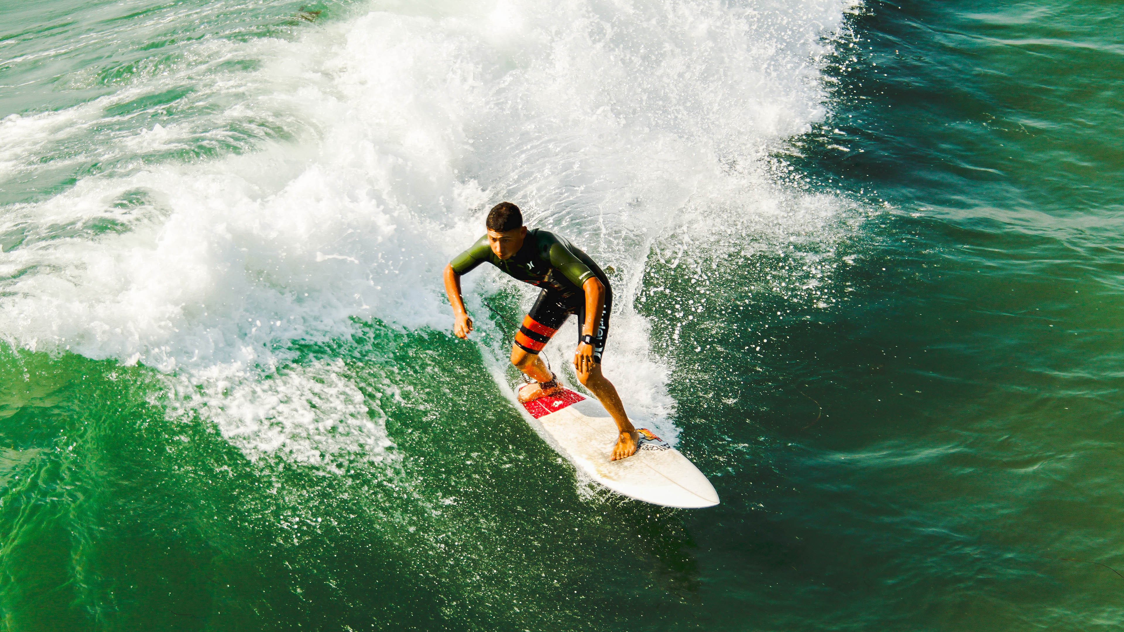 九游体育APP下载-乔治·拉塞尔的完美风暴，梅赛德斯策略制胜，险胜红牛于毫厘之间